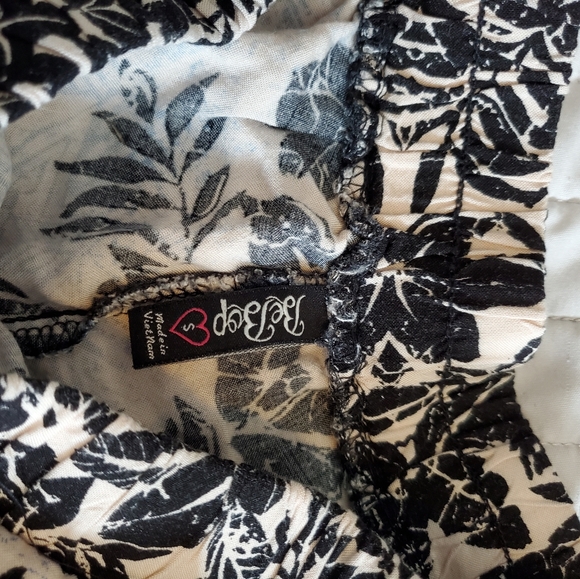 Flowy Shorts with pattern! - Picture 2 of 2